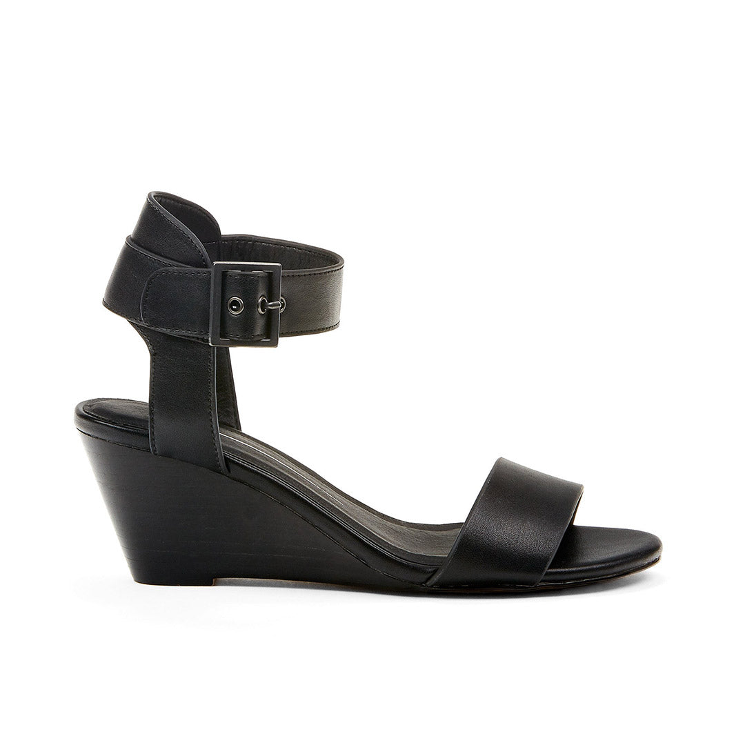 107077-01-cameo_2a8c7ec3-2187-42ef-93a6-d9aadd760658-1645700052-Cameo-Women's Sandals-Chelsee Girl-Yellow Shoes