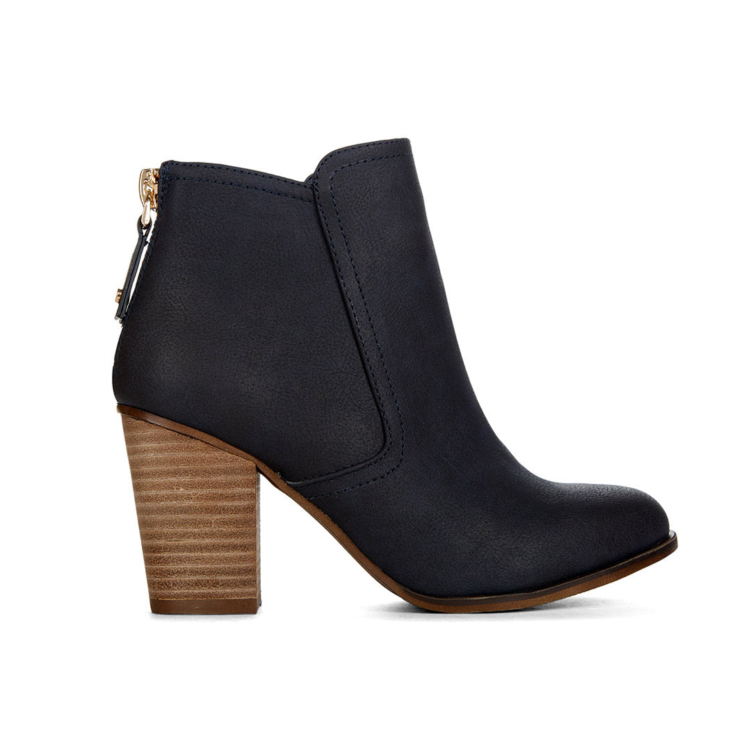 111038-43-essential-01-2031200222-Essential-Women's Fashion Light Boots-Chelsee Girl-Yellow Shoes
